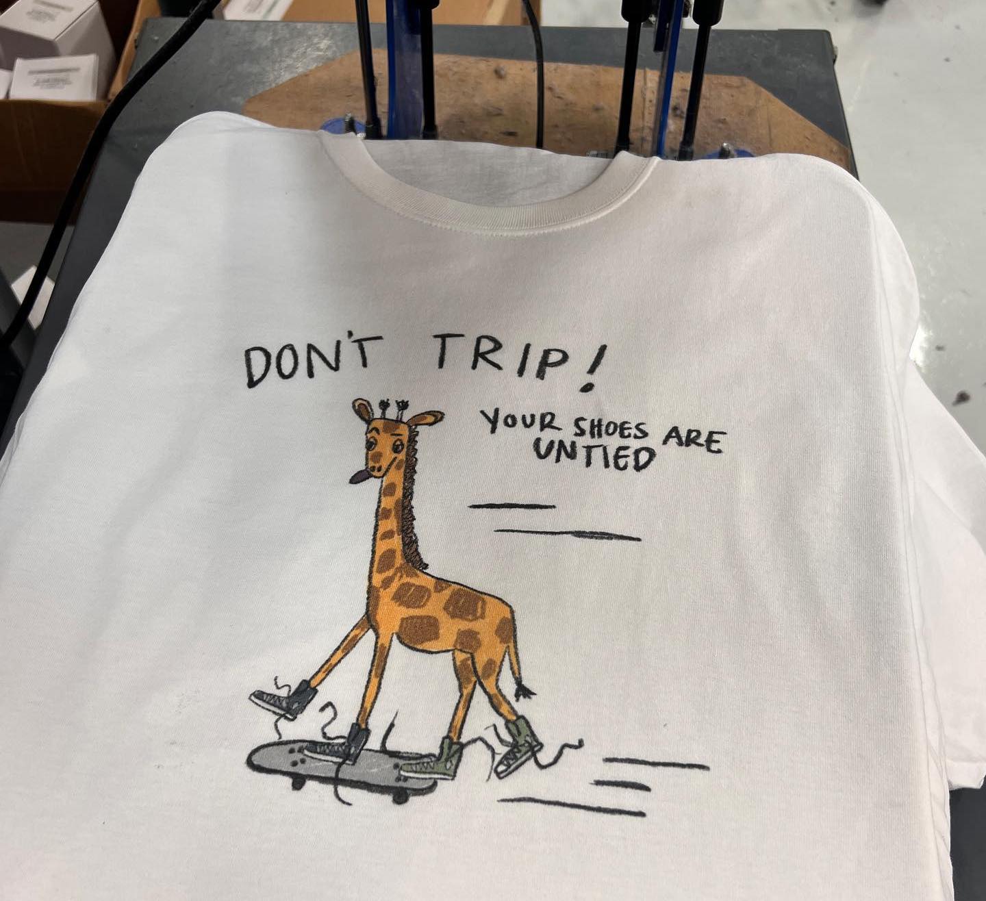 DONT TRIP TEE